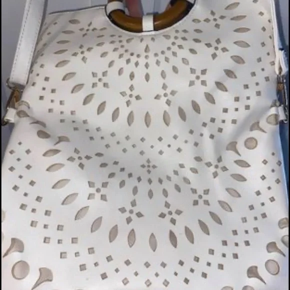 White patterned purse - Picture 4 of 4